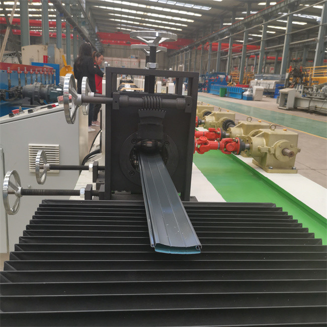 7.5kw شاتر درب رول تشکیل ماشین PU درب غلتکی ماشین ساخت